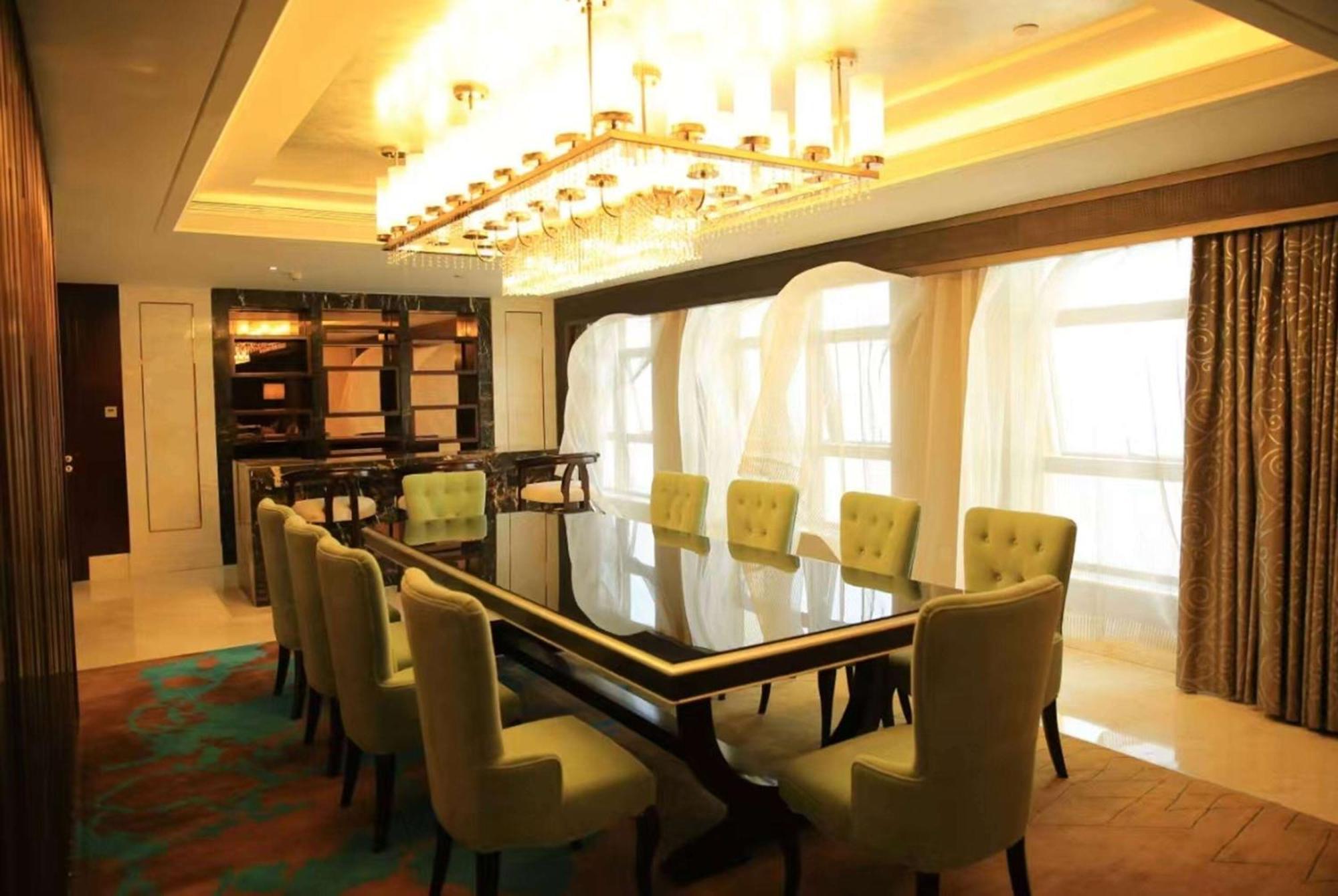 Отель Ramada Yiyang Taojiang Экстерьер фото