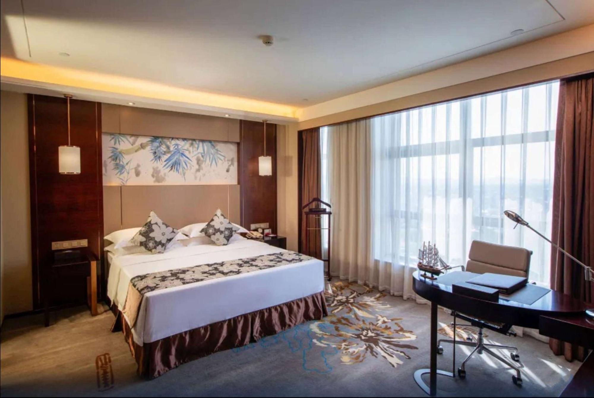 Отель Ramada Yiyang Taojiang Экстерьер фото