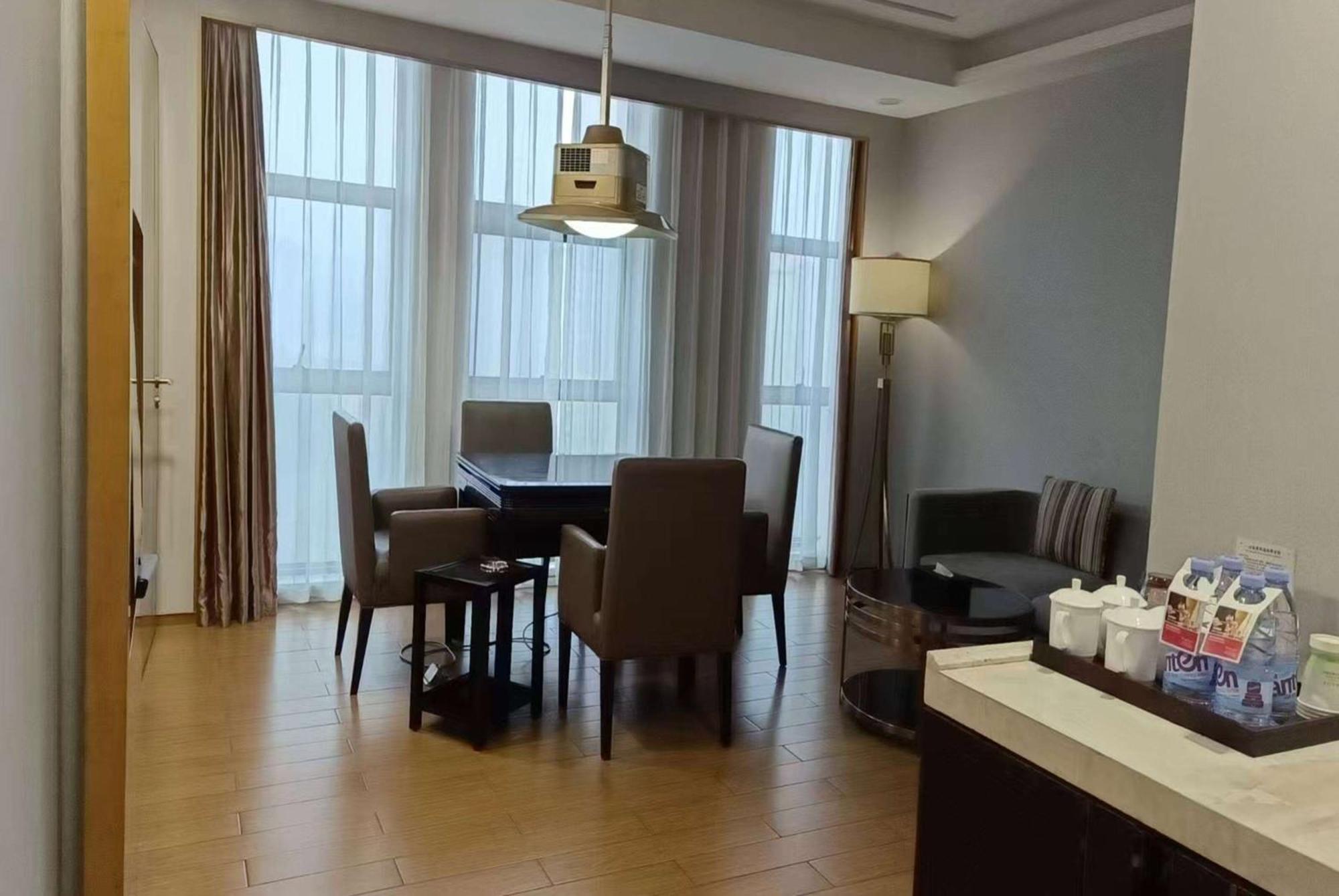 Отель Ramada Yiyang Taojiang Экстерьер фото