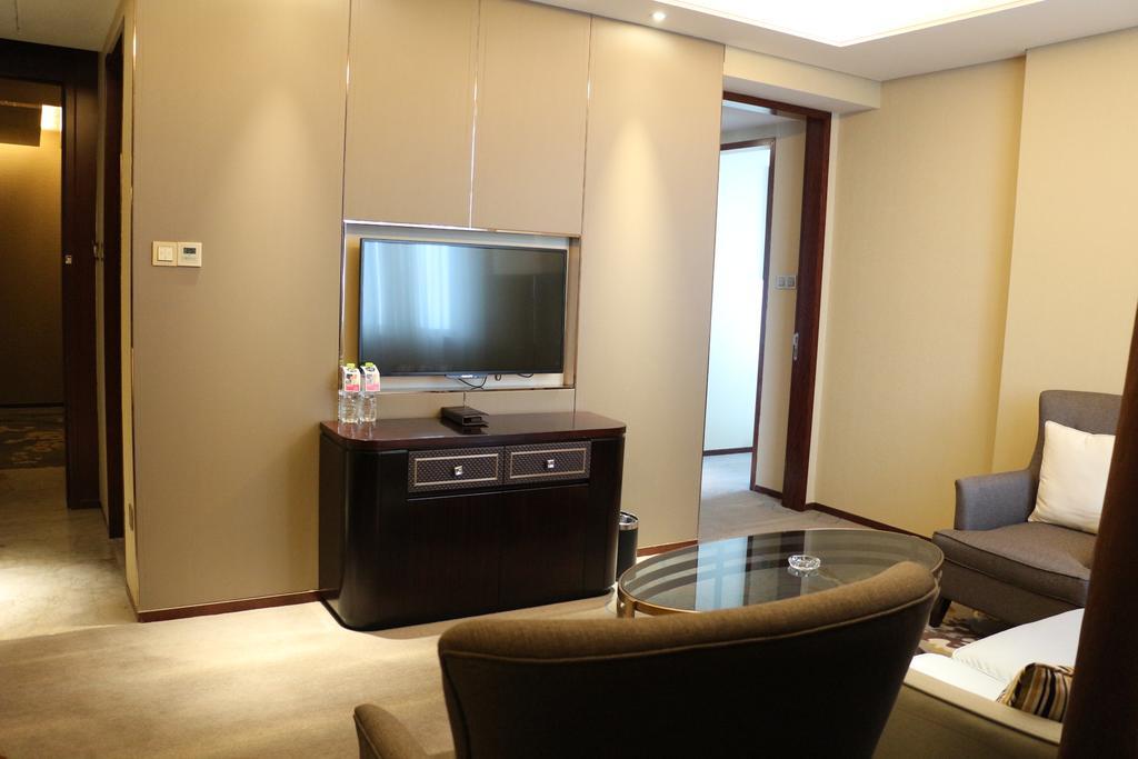 Отель Ramada Yiyang Taojiang Экстерьер фото