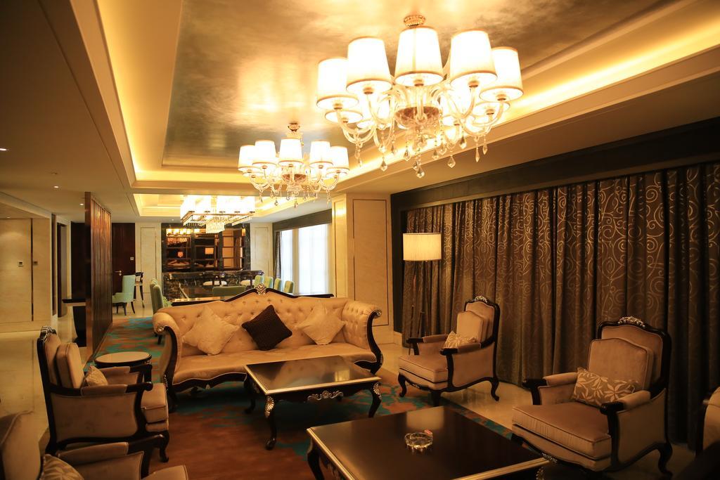 Отель Ramada Yiyang Taojiang Экстерьер фото