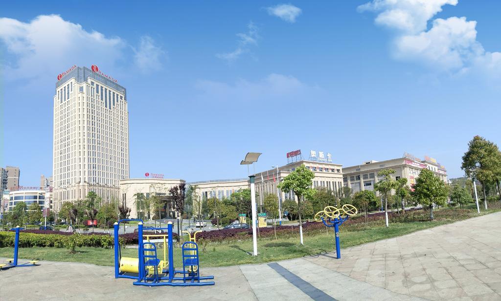 Отель Ramada Yiyang Taojiang Экстерьер фото