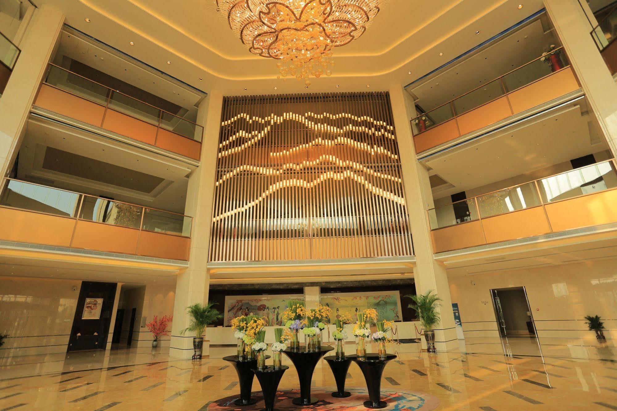 Отель Ramada Yiyang Taojiang Экстерьер фото
