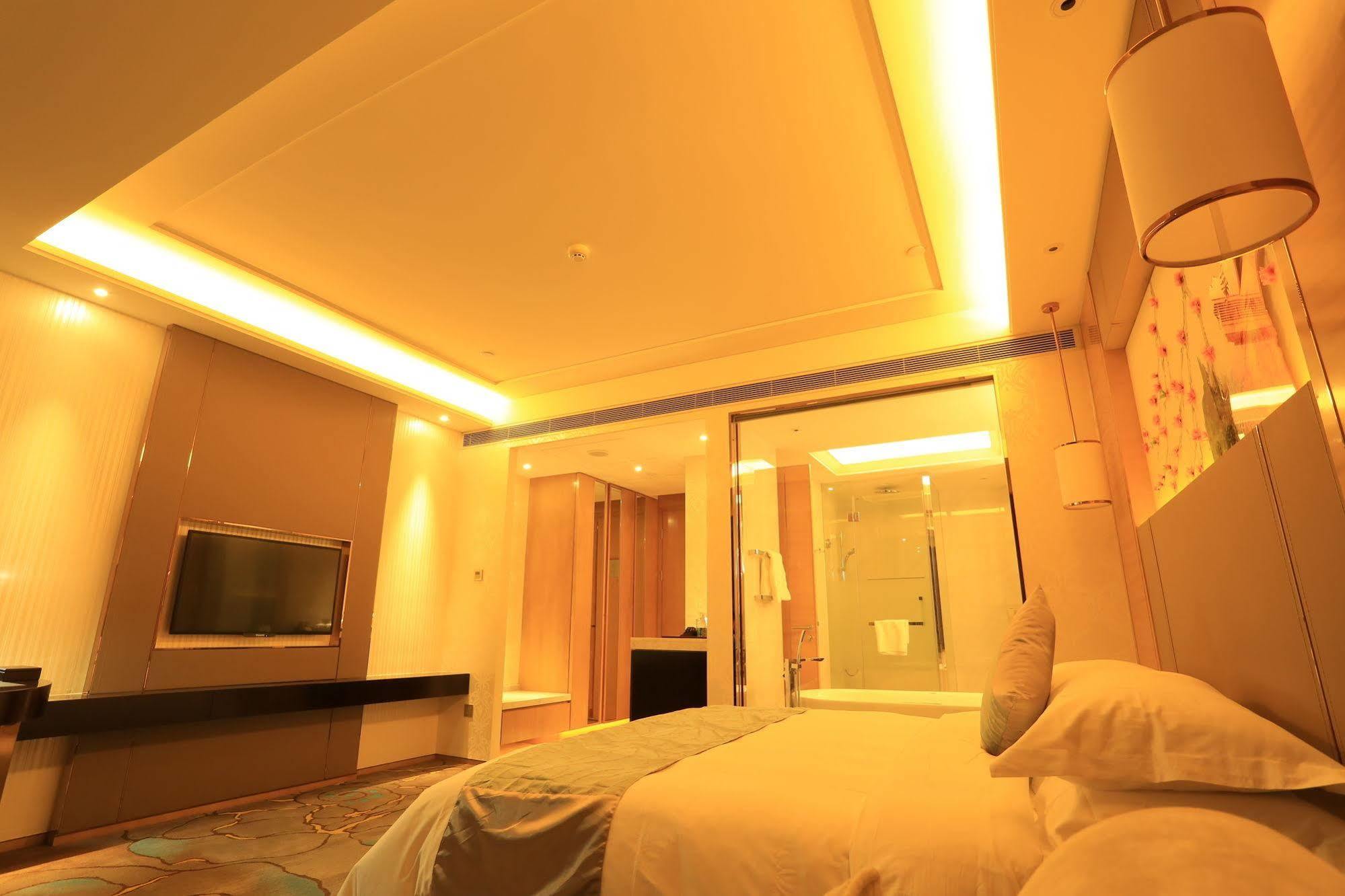 Отель Ramada Yiyang Taojiang Экстерьер фото