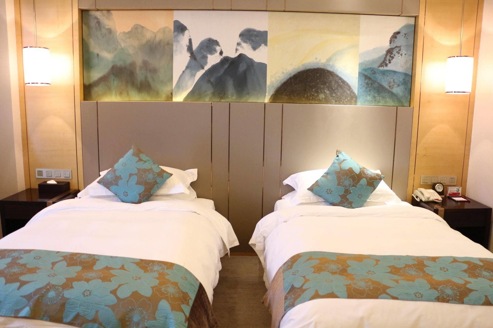 Отель Ramada Yiyang Taojiang Экстерьер фото