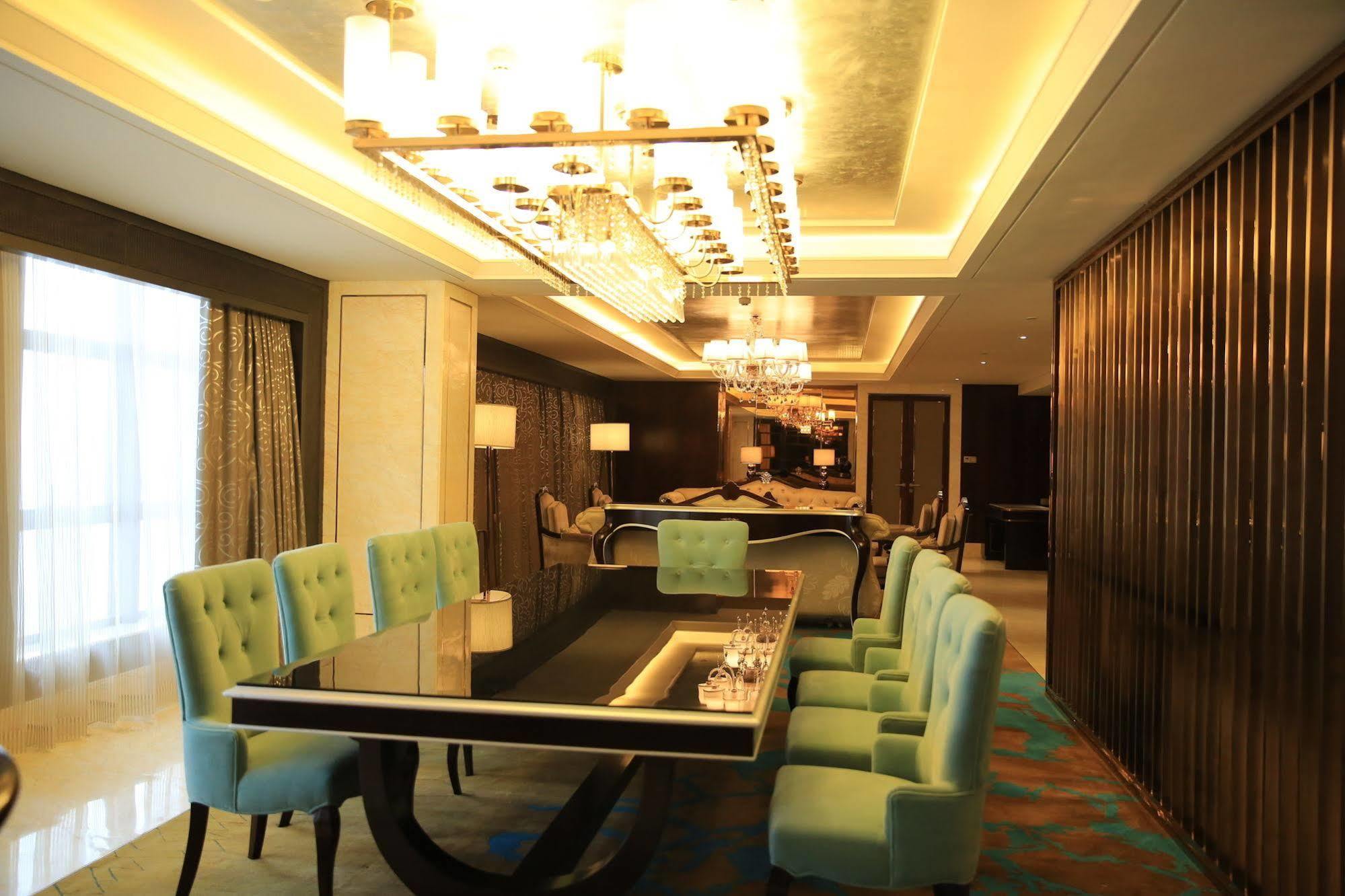 Отель Ramada Yiyang Taojiang Экстерьер фото