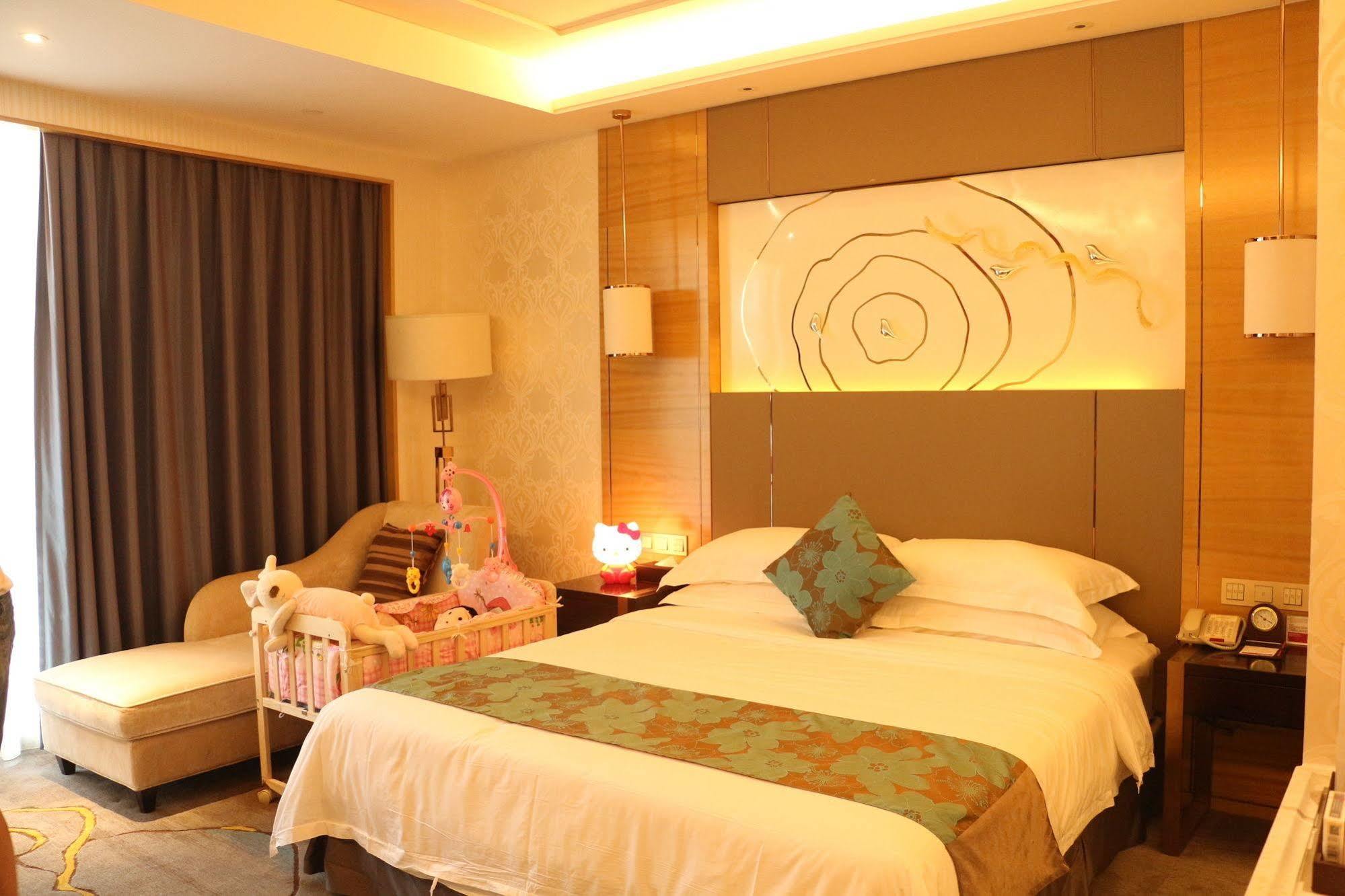 Отель Ramada Yiyang Taojiang Экстерьер фото