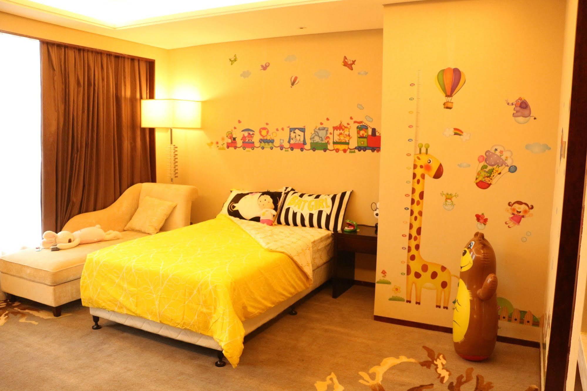 Отель Ramada Yiyang Taojiang Экстерьер фото