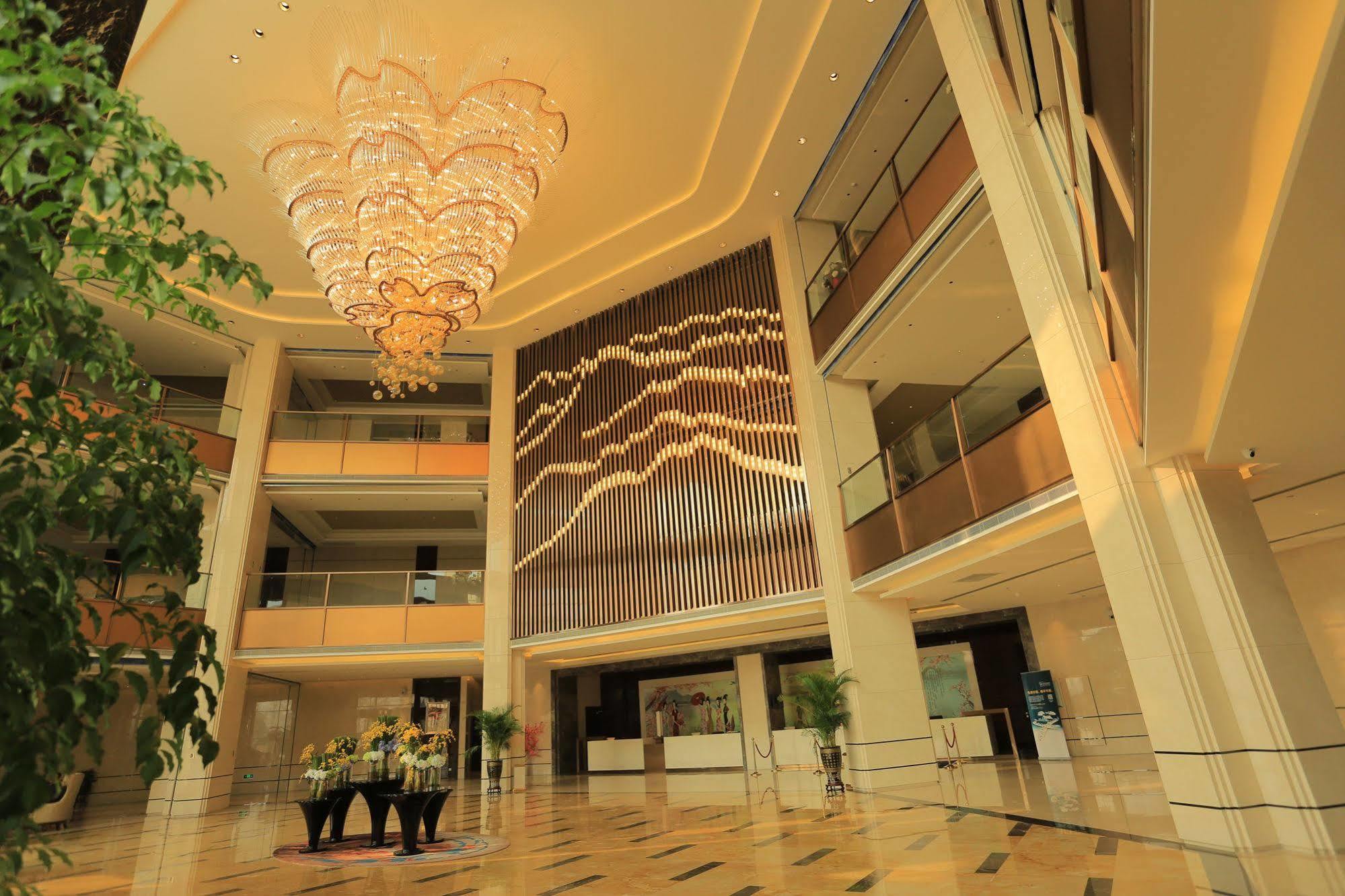 Отель Ramada Yiyang Taojiang Экстерьер фото